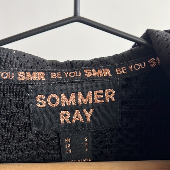 Athletic Cropped Black Mesh Sports Top - Picture 5 of 5